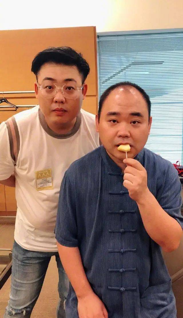 侯震在德云社是什么地位?为什么能够深得郭德纲的信任?_相声