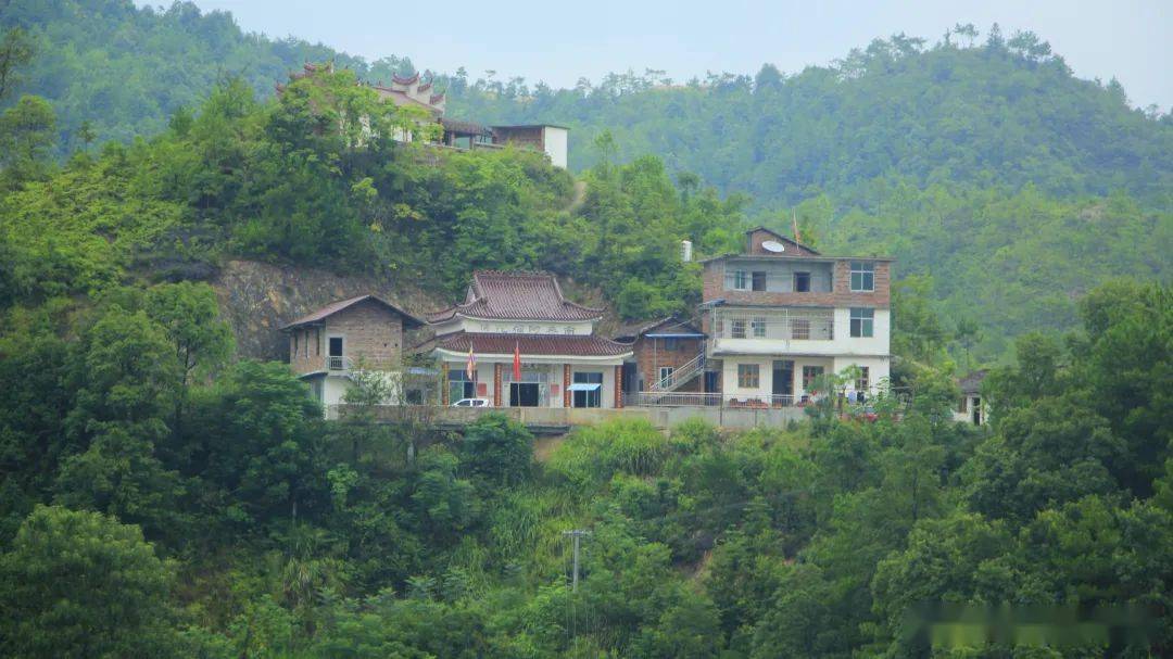 照片中都是属于葛坳乡牛颈村的三个组,分别是石龙组,早子排,糖背组,三