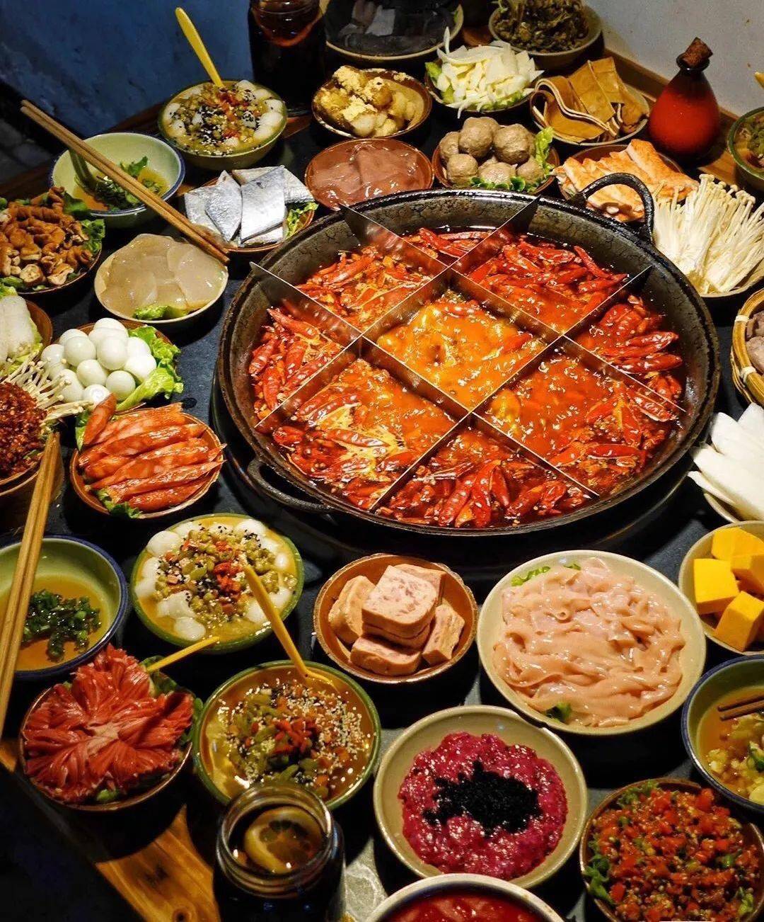 20播音朱俊林说到重庆人火辣耿直的性格,作为重庆最有代表的美食