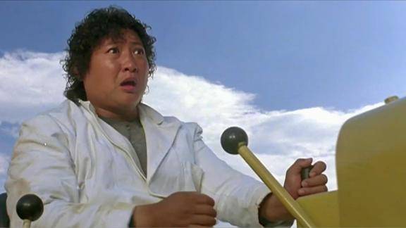 快餐车:洪金宝挑战开推土机,可惜没有钥匙,十分尴尬!