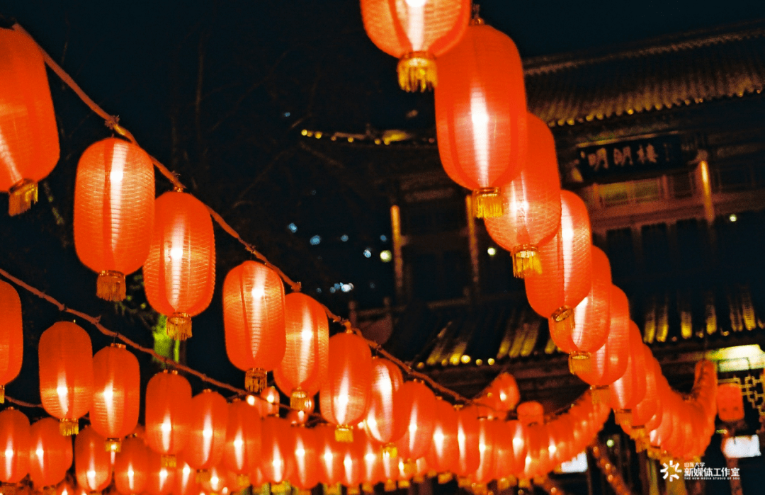 华灯初上的夜晚