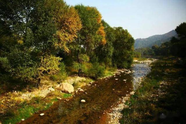 隴縣百里山水畫廊領略八渡深秋山水之美