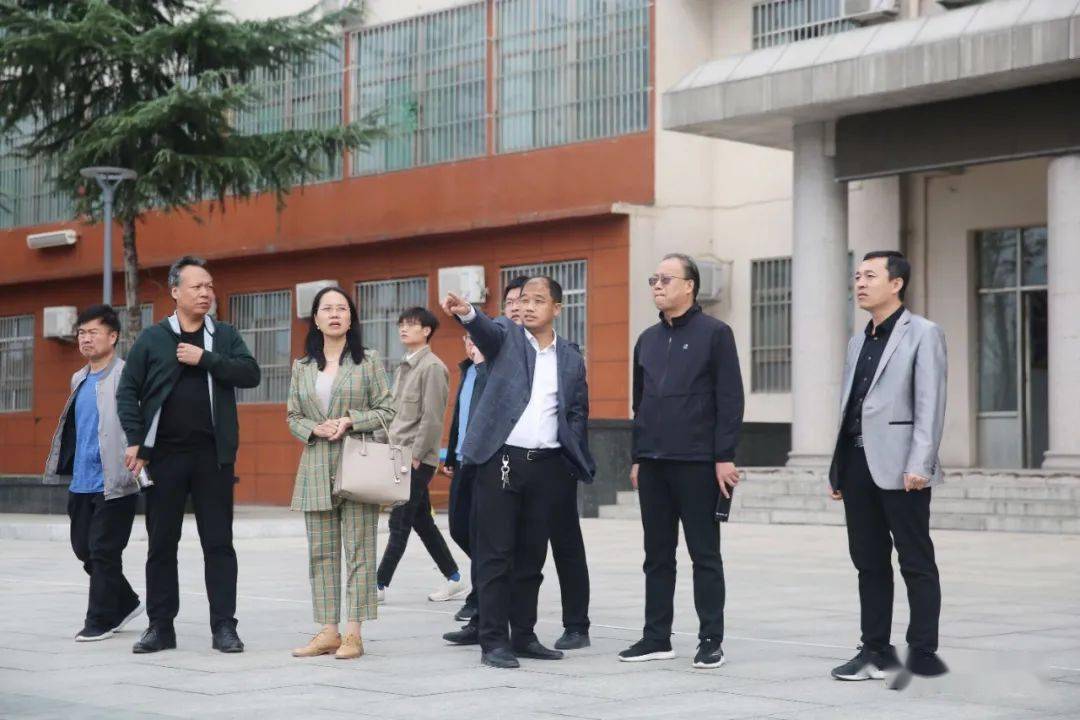 交流经验共同进步 ——运城中学戈学峰副校长一行来我校参观交流_手机