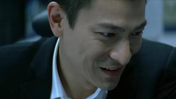 无间道3刘建明监视杨锦荣杨锦荣打开保险箱刘建明露出笑容