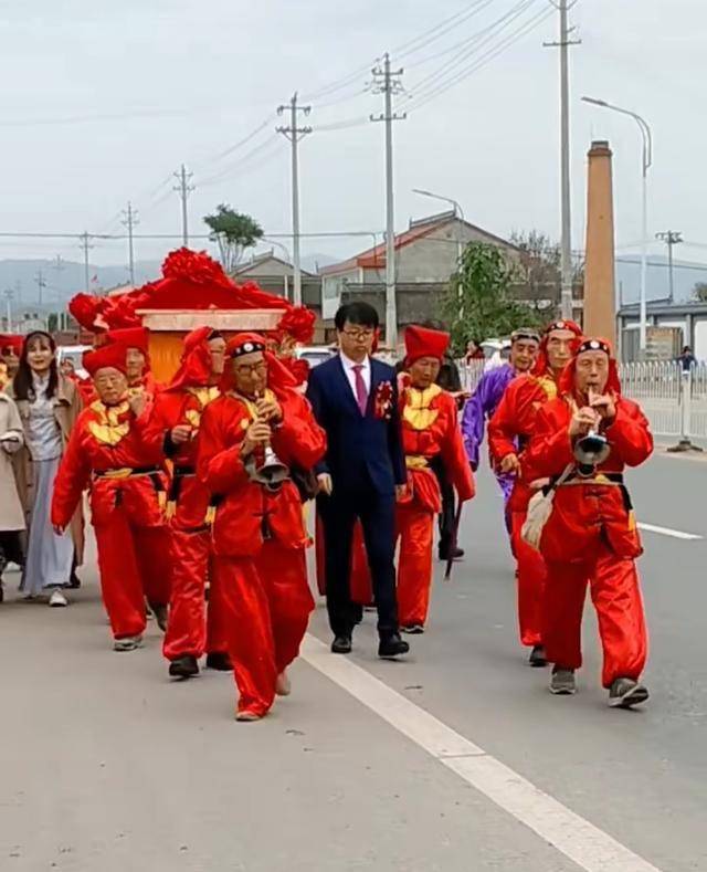 威风锣鼓大花轿图片