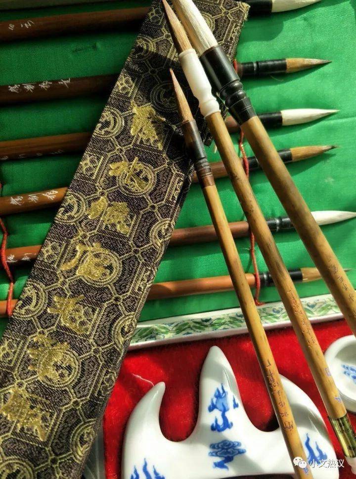 衡水侯店毛笔以其独特的艺术特点,引起社会的关注.