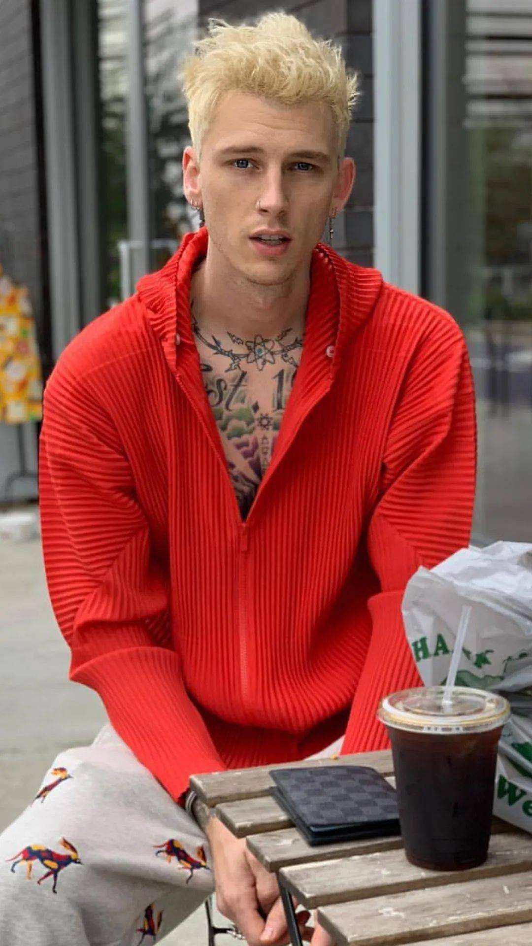 machinegunkelly新专辑空降冠军我会一直爱着他