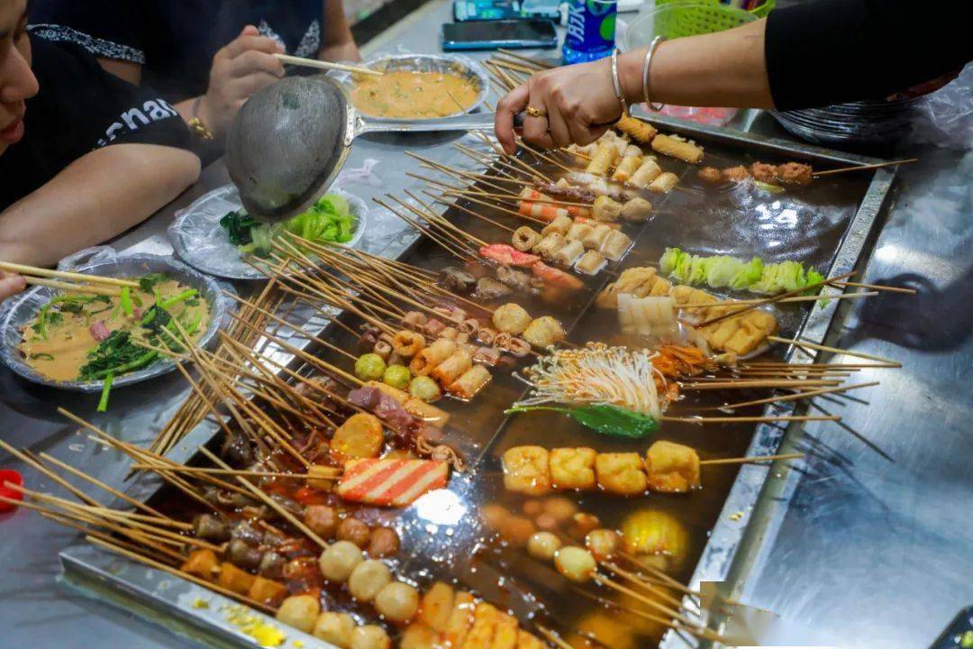 藏在诚基后身的"东北串串香",营业到凌晨4点!_麻酱