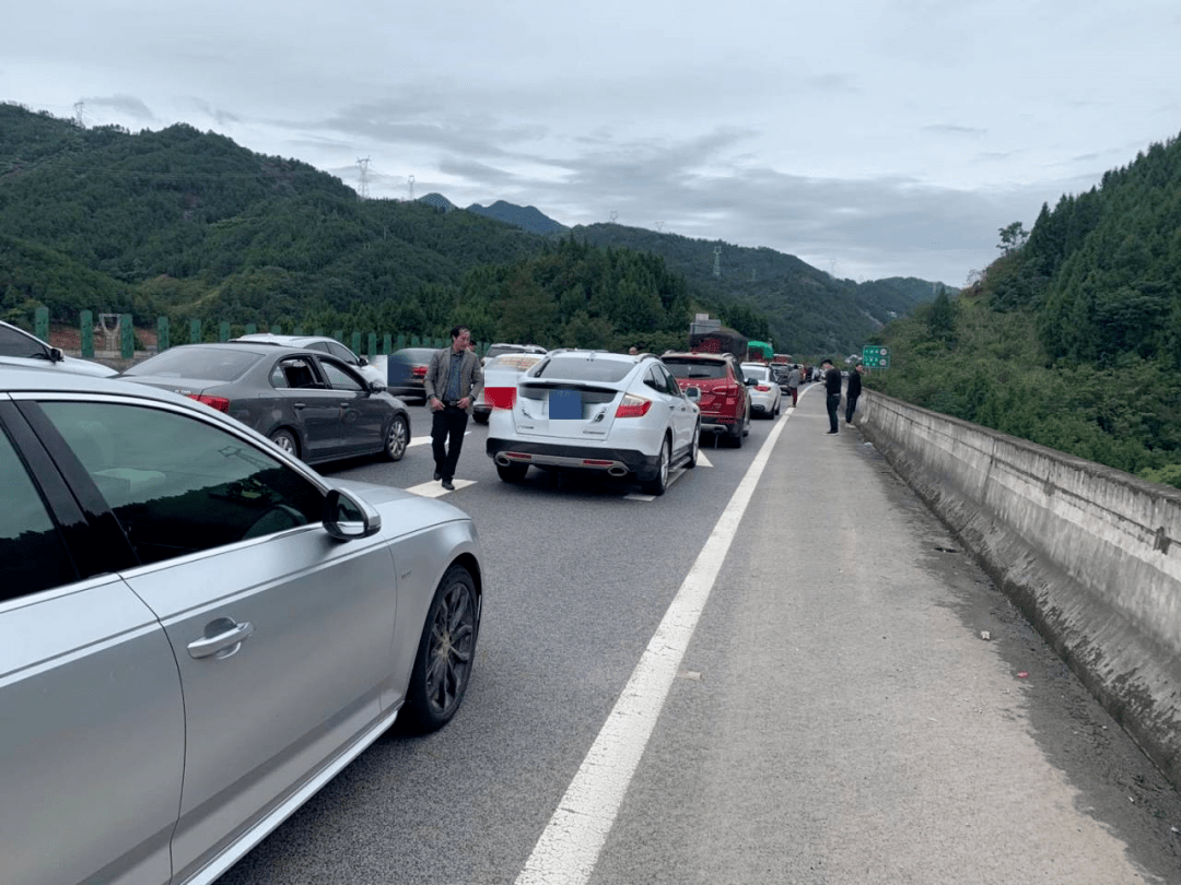 高速新闻今天车祸图片