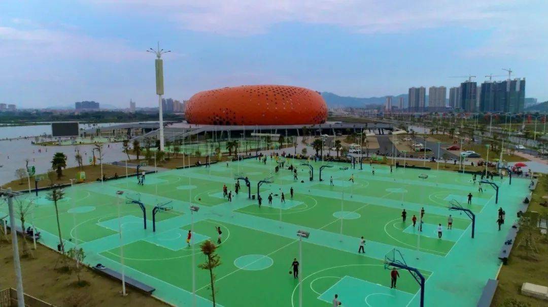 充足健身硬件满足市民需求2018年4月四会市体育