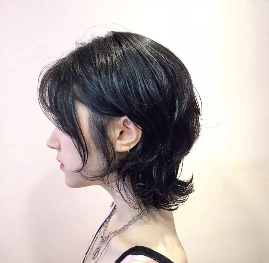 燕尾头发型女短发图片