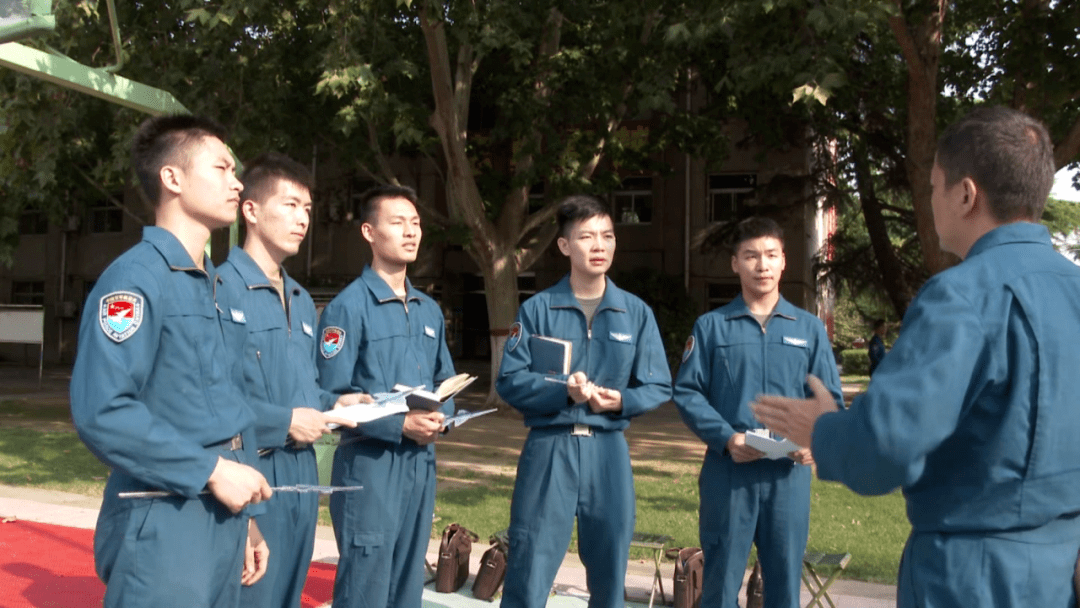 直击演训场空军飞行学员跨代开飞加速战斗力生成