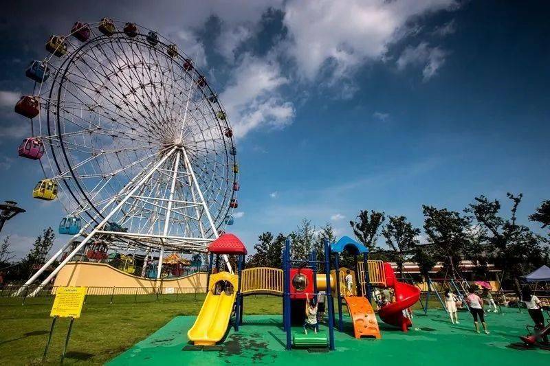 位于海宁市行政中心北侧,洛塘河南侧,文宗路东侧的大脚板乐园不用多说