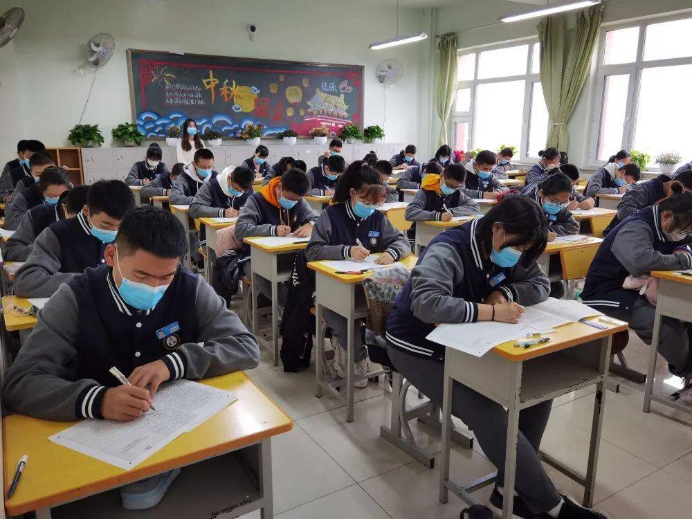 围观哈市这所高中月考考场曝光黑板寄语雷人考砸了怎么办