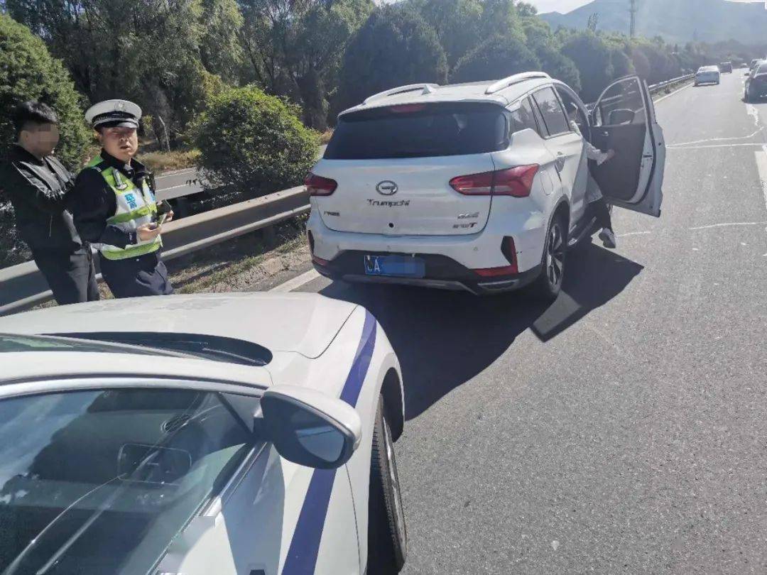 忻州:高速路三车追尾(事故瞬间视频曝光)