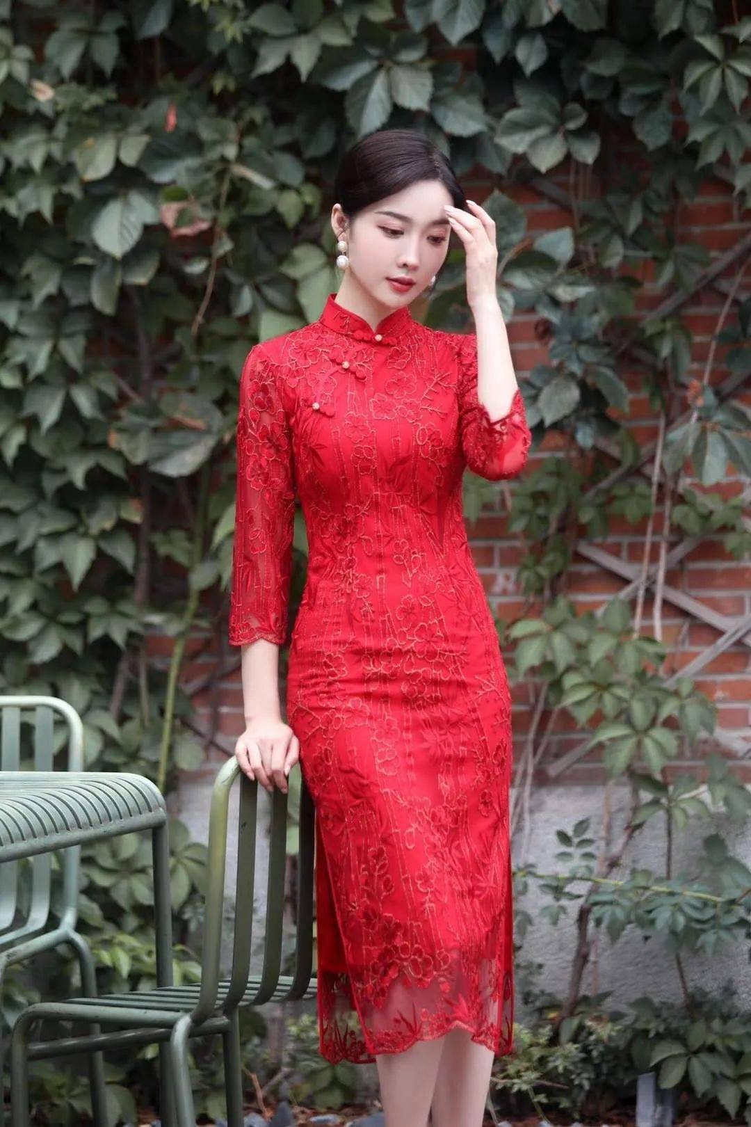 红色旗袍,带给你全新的体验