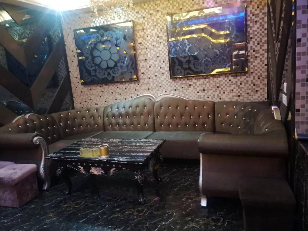 西和一ktv因转行,现低价处理ktv全部设施,有意者请及时联系