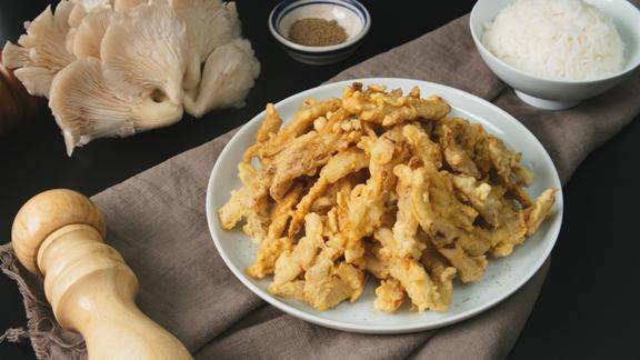 香酥可口的五香炸平菇素食也可以很好吃