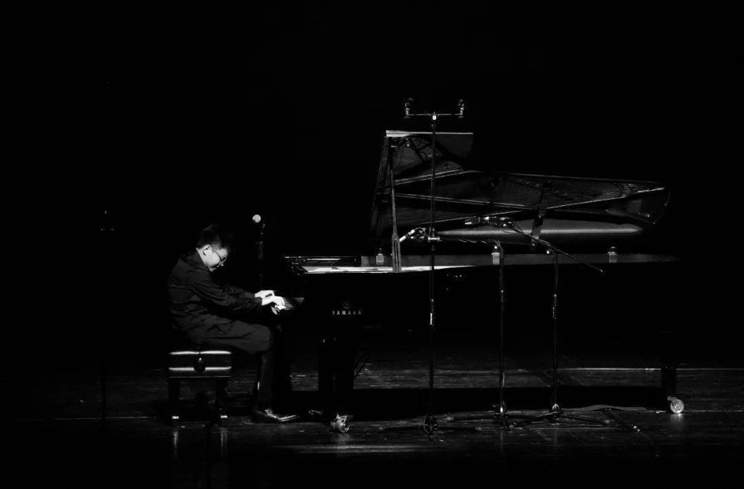 致敬约翰·列侬80周年诞辰 | 爵士钢琴家阿布《imagine》单曲发行