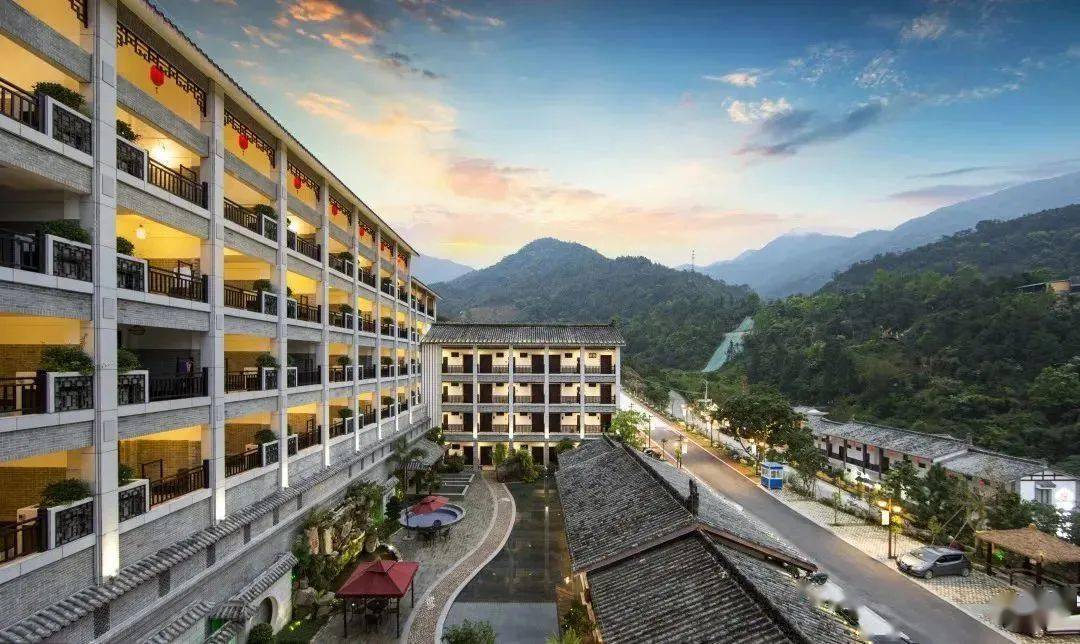 睡在云间,"卧"拥最美的禅意酒店无忧谷正处于天露山500米海拔处天露山