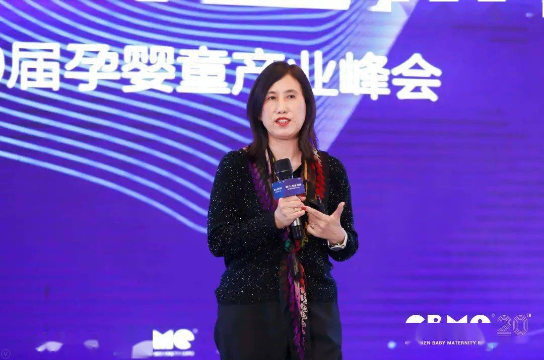 作为论坛的压轴嘉宾,原海底捞大学创始校长王奋进行了一场名为"人性化