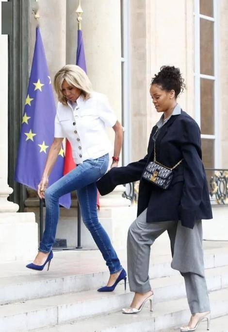 法国总统穿牛仔裤图片