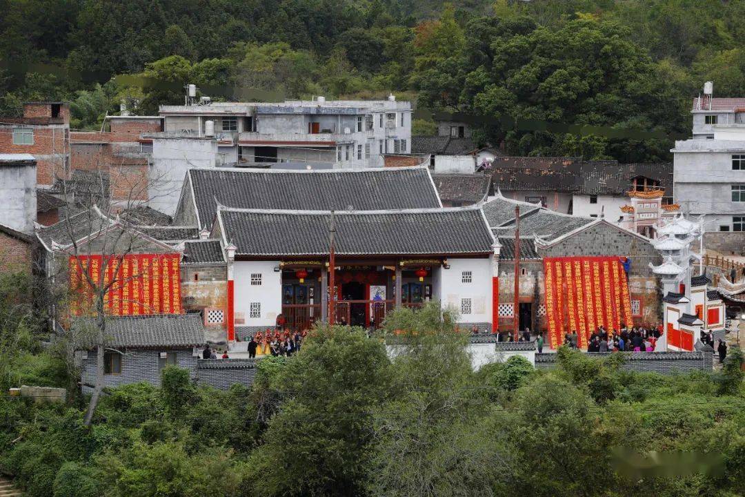 高清图记录石城县屏山镇陈坊陈氏九修族谱八修宗祠庆典隆重举行