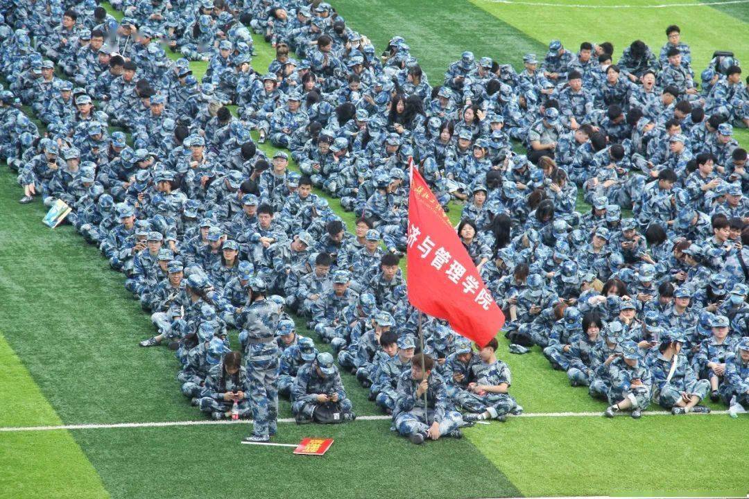 湖工2020,集合完毕!_军训