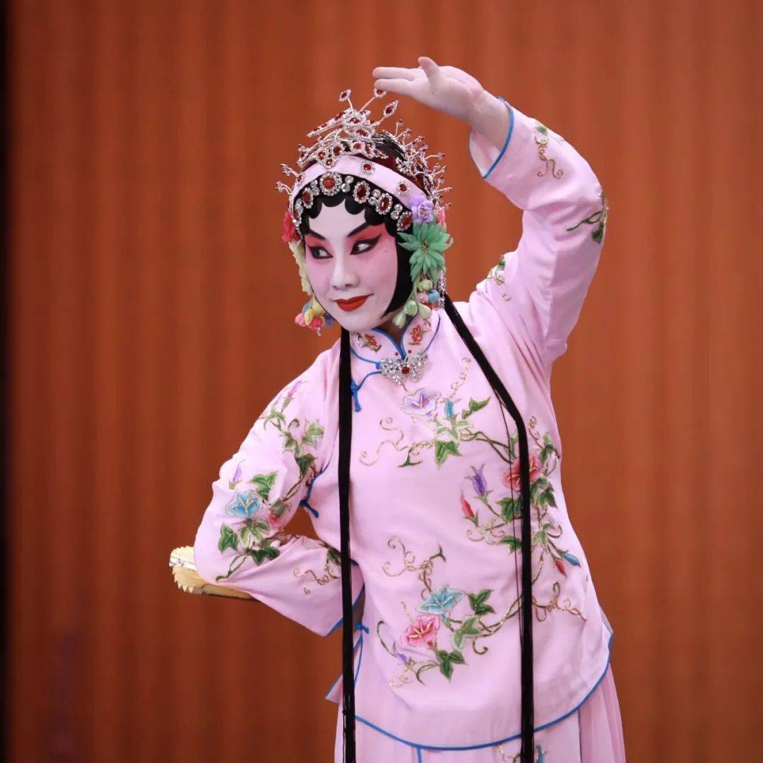 闫巍,天津市青年京剧团国家一级演员.