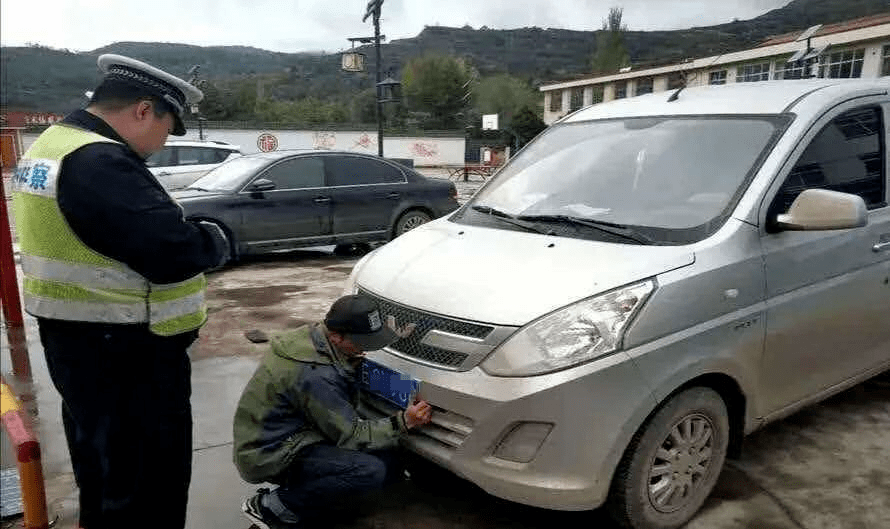 天水一司機企圖魚目混珠混用車牌奈何難逃交警法眼