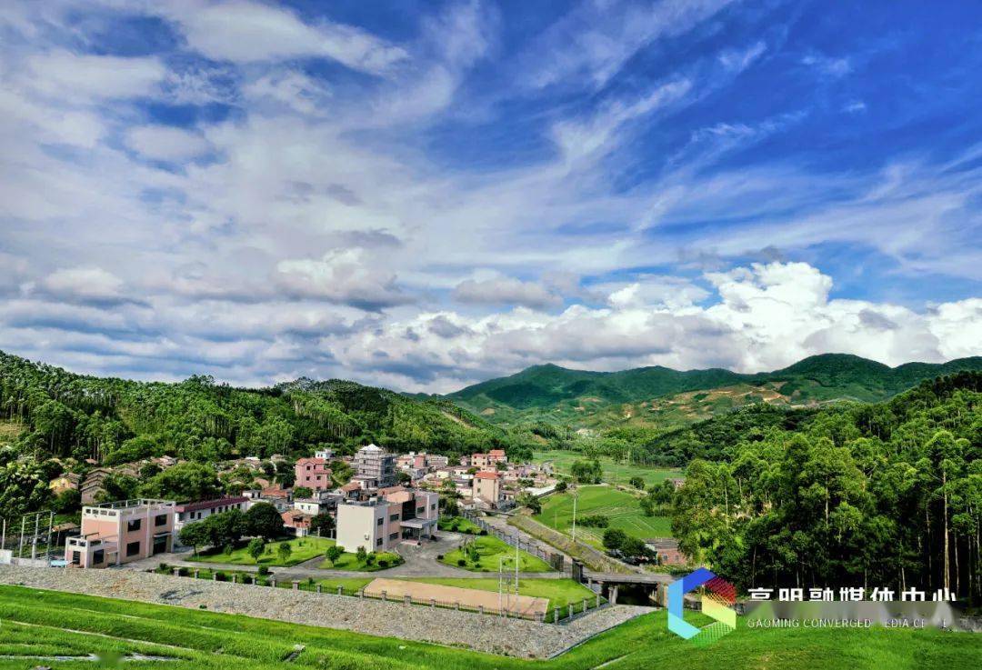 赖志华摄 皂幕山东起鹤山四堡林场,西止高明杨和镇公田村,北起坑尾