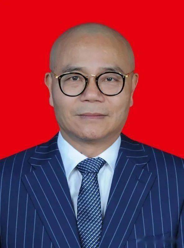 喜讯杰出校友范伟重奖2020年中考兴宁市第一名罗晨昊