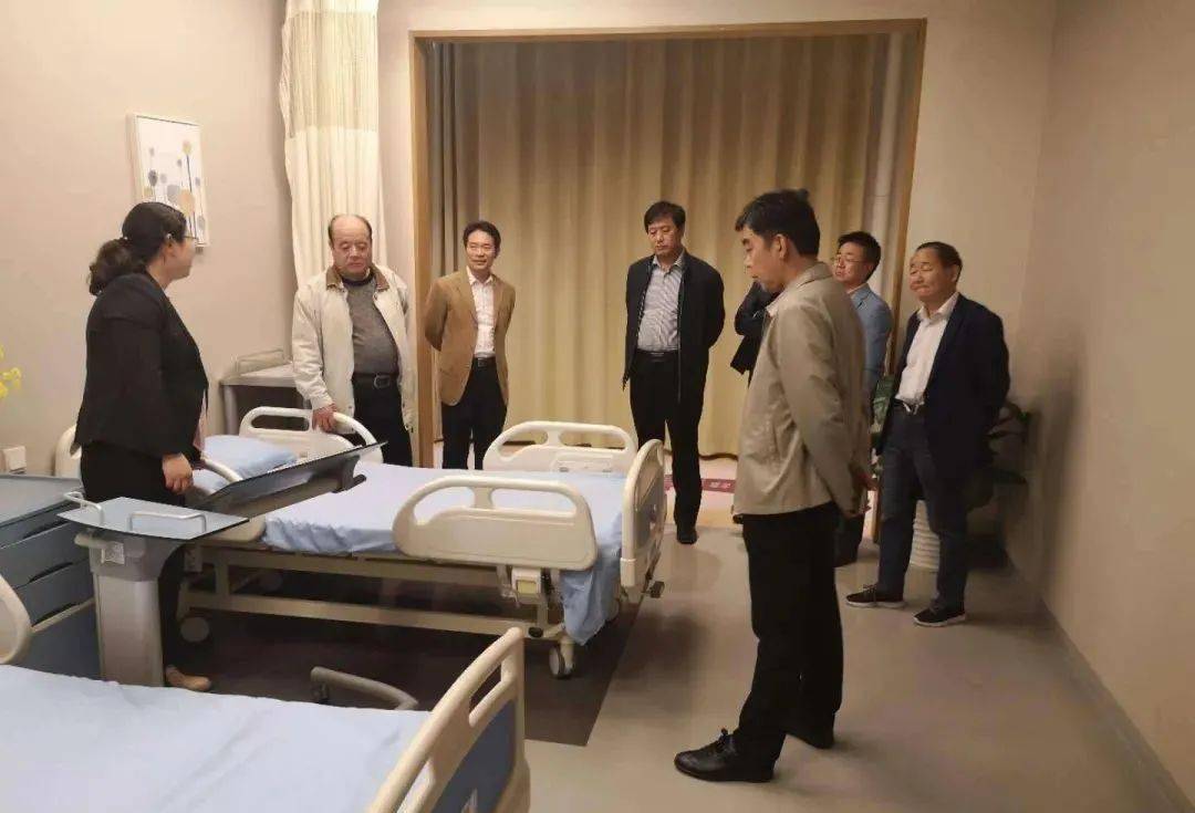 下午,考察组一行在伊美安集团总经理袁洪峰等陪同下赴廊坊市大厂县