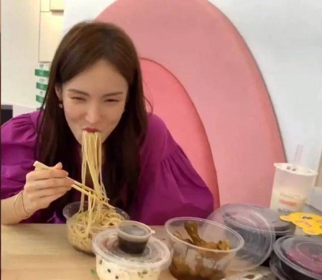 一味追求鼻子高挺金晨jj别忘了面部和谐才是首要