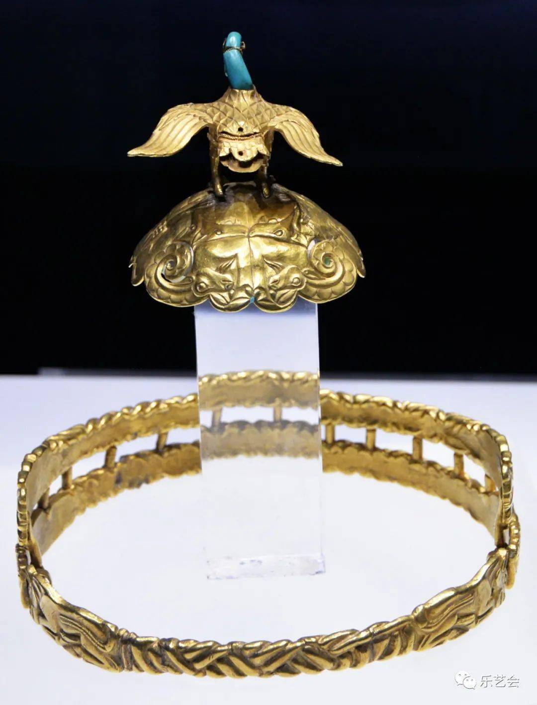 匈奴鹰顶金冠与其他孟和套格套分享阿鲁柴登匈奴黄金文物上篇