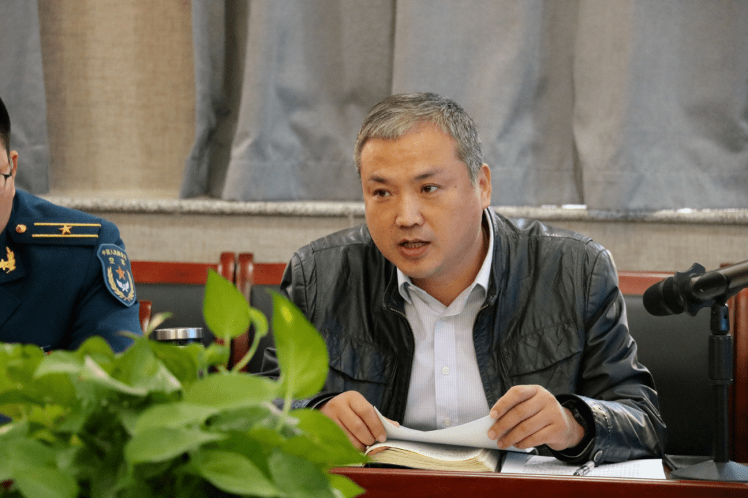 空军招飞局选拔中心刘晓雷介绍了招飞工作历史改革,招飞的基本条件与