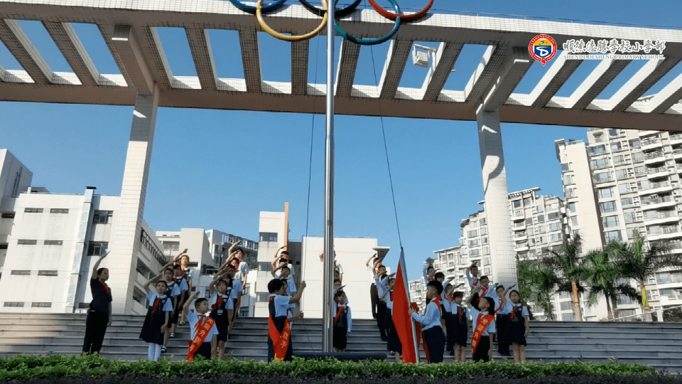 校园动态心立鸿鹄志向传承红色基因记德胜学校小学部少先队建队71周年