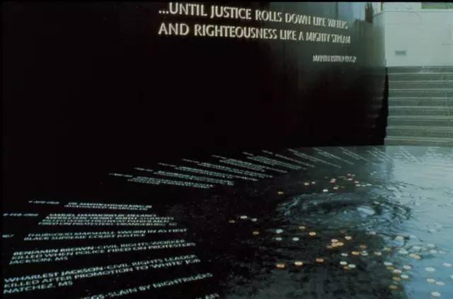 林璎 Maya Lin | 我有一股将大地切开的冲动_纪念碑