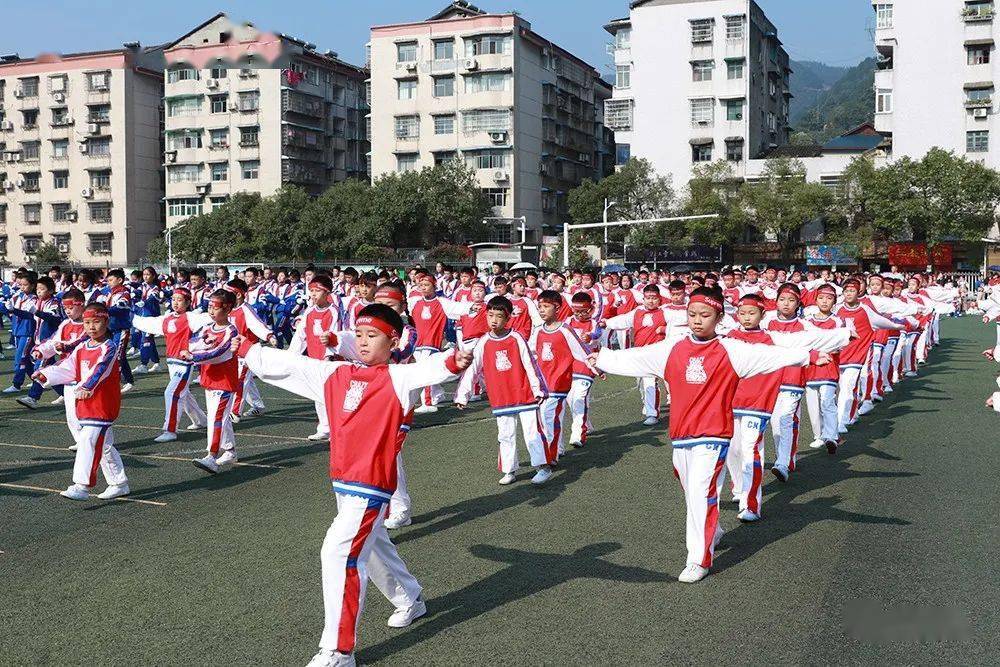 洪江幸福路小学举行千人广播操