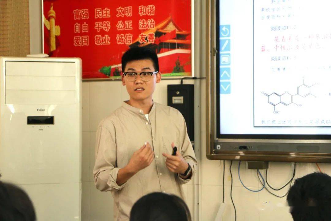 义乌中学吴凯明老师的课堂以学生为主体,让学生自己设计实验并完成