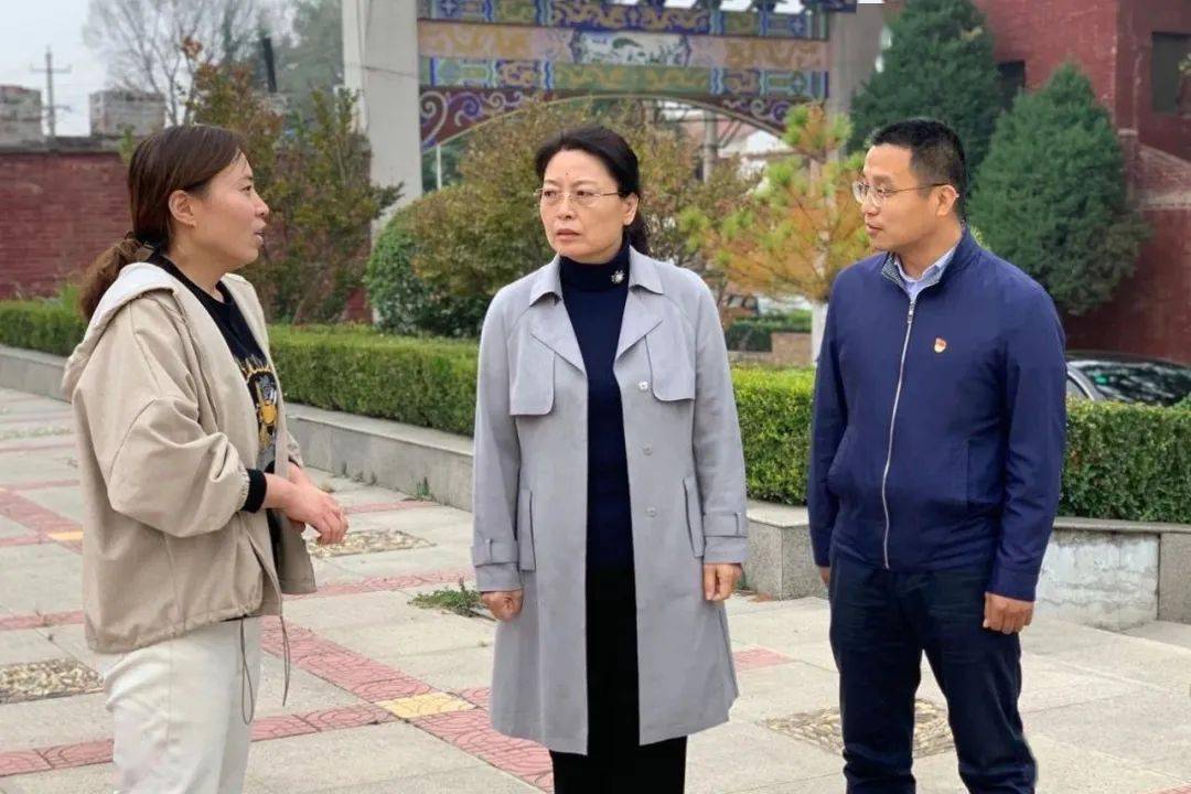 最后,李素仙对黄耳沟村,永禄村的发展寄予了殷切希望,希望两村在选派