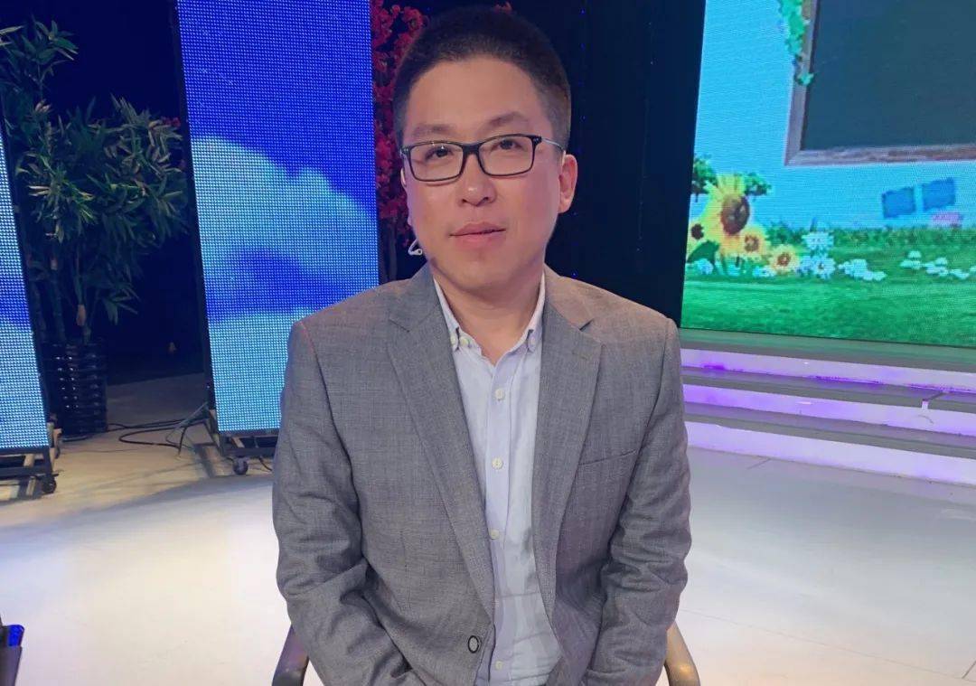施海滨沈阳工学院艺术与传媒学院副书记,院长助理:崔 笛沈阳工学院