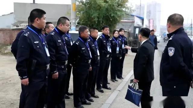 双辽法院34名干警来到到伊通,对一起涉黑案件财产进行执行_王冲