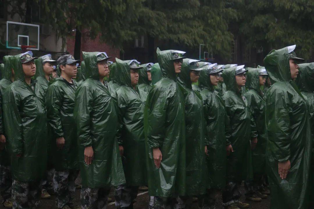 军训特辑听说下雨天与军训更配哦