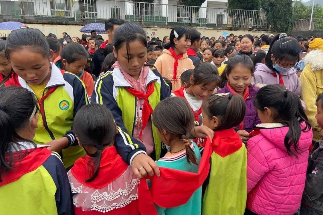 夹铁乡小学,刘家坪乡中心校等学校选择在这个特殊的日子举行新一批