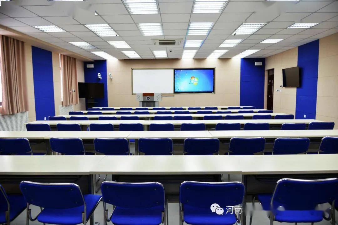 类型二:广播级录播室2教室面积:178平方米.