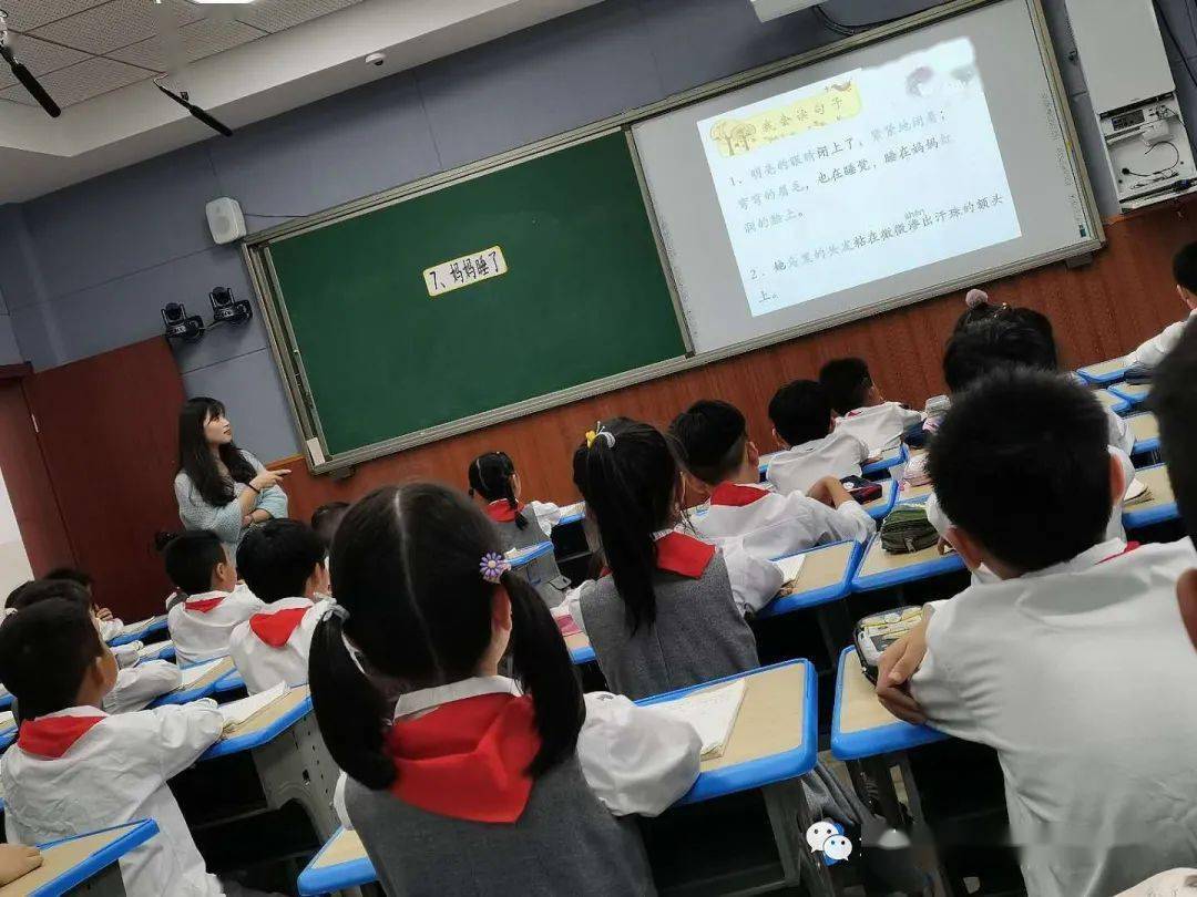 下午的第一节课,长屿小学的莫笑笑老师和松门三小的二(1)班孩子们一起