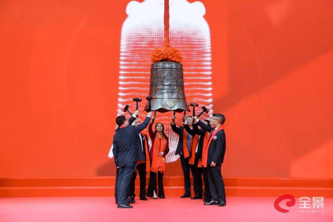 10月16日上午,熊猫乳品集团股份有限公司在深交所敲响上市钟,成功在深