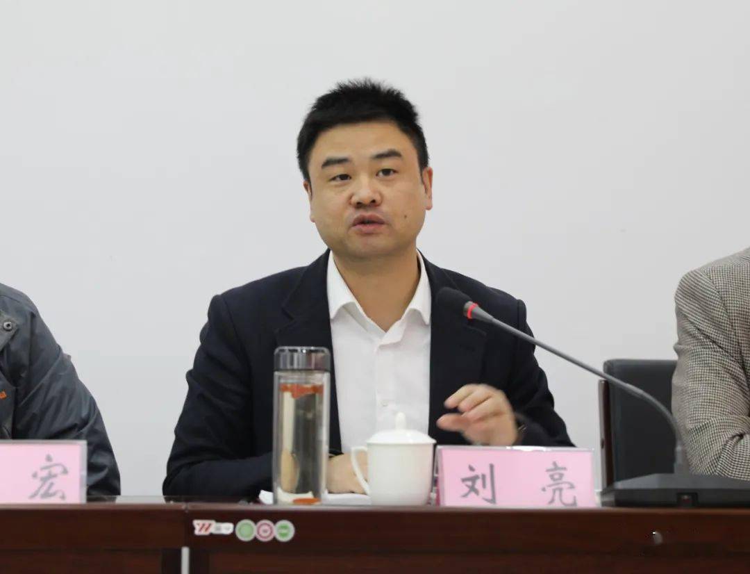 艺术中心副主任,盐都时代悲鸿文化传播中心负责人陈竹介绍了项目情况