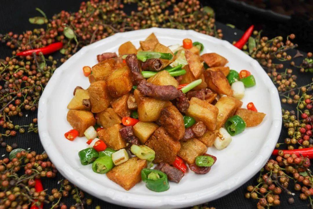 270°河景 800㎡露天夜宵城,堪称米易夜宵新地标!38.